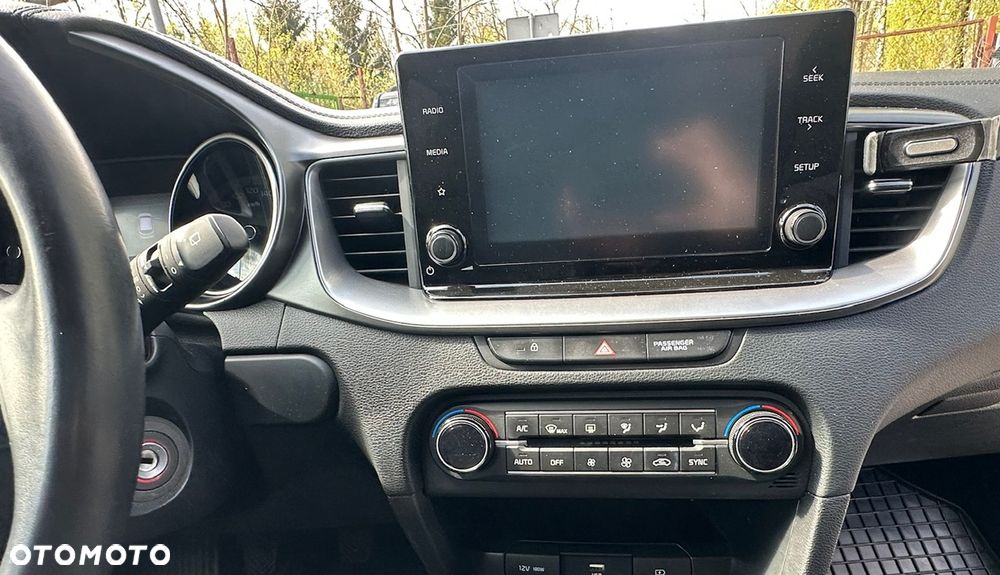 Kia Ceed 1.6 CRDi mHEV M - 19