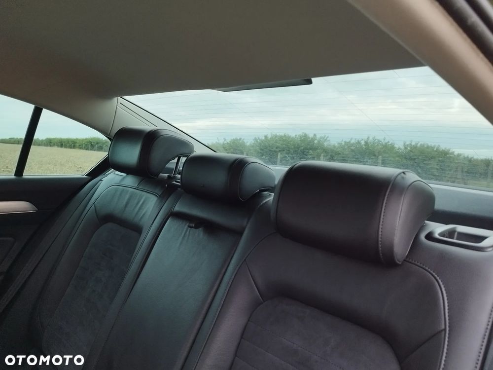 Volkswagen Passat 2.0 TDI (BlueMotion Technology) Highline - 29