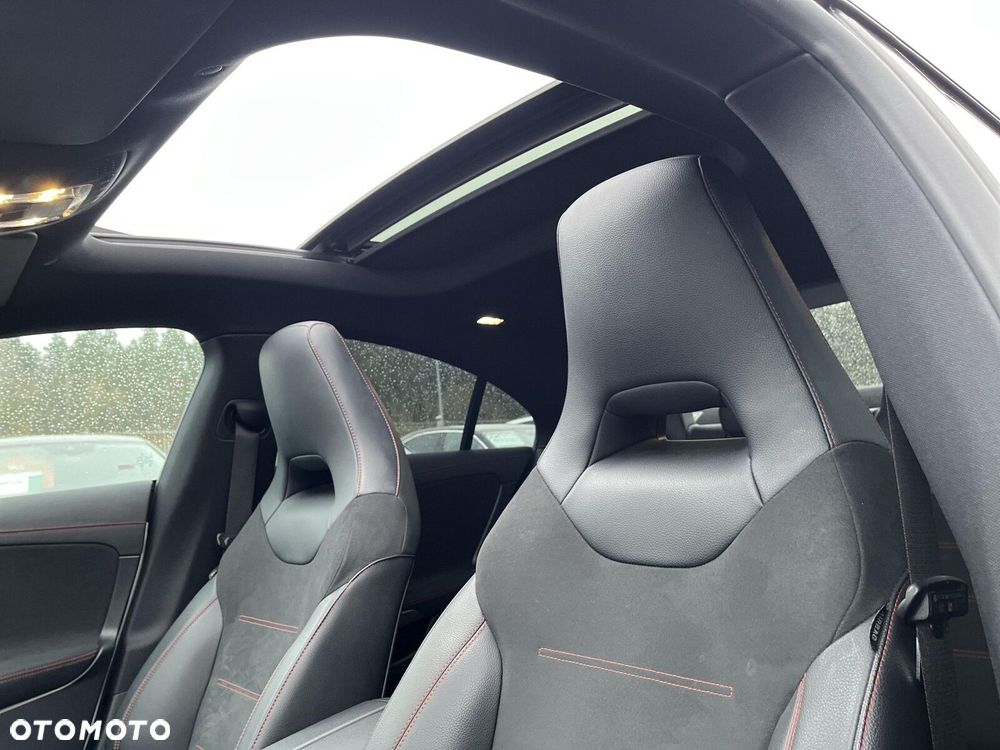 Mercedes-Benz CLA 200 4-Matic AMG Line 8G-DCT - 17