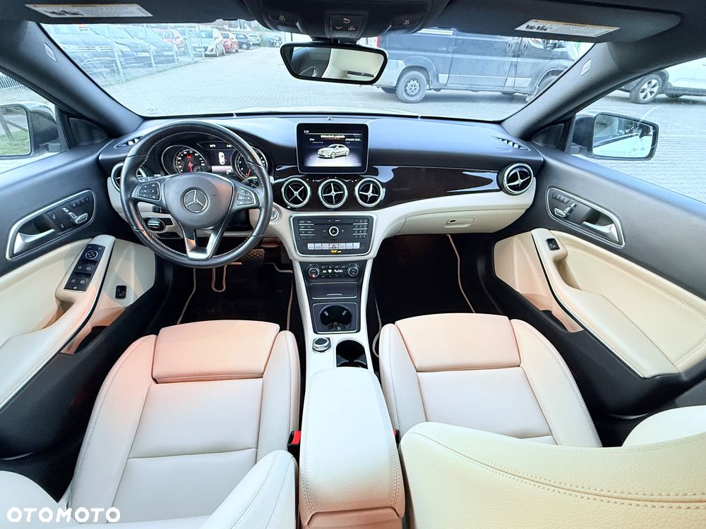 Mercedes-Benz CLA 250 4-Matic AMG Line - 11