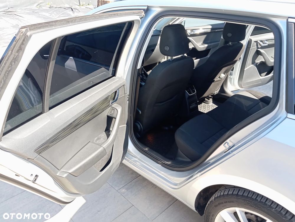 Skoda Octavia 2.0 TDI SCR Style DSG - 9
