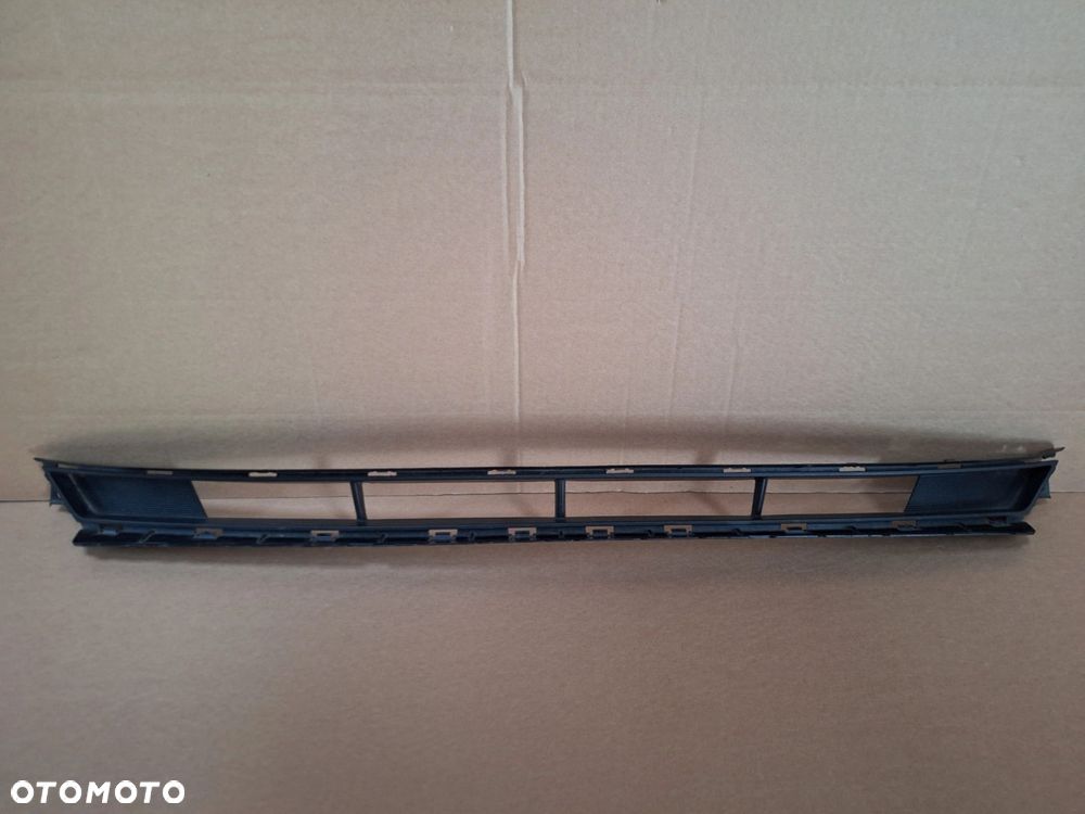 HYUNDAI i30 III FASTBACK 17-20 KRATKA ŚRODKOWA ZDERZAK PRZÓD PRZEDNI ORYG. 86561-G4AA0 WYSYŁKA 24H - 1