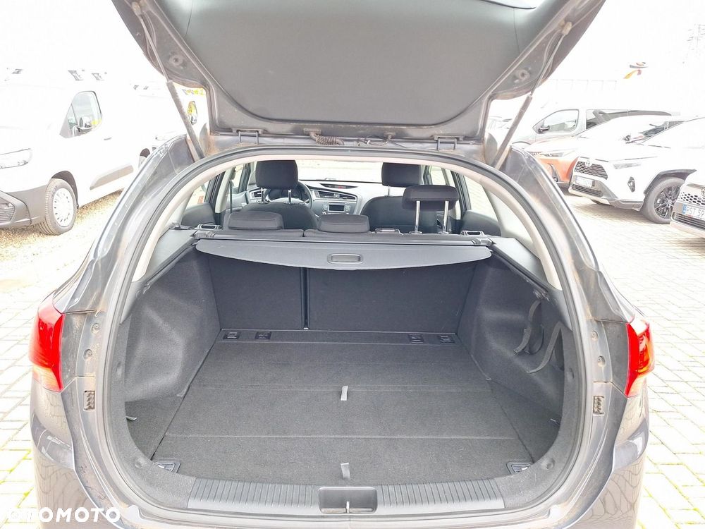 Kia Ceed - 12