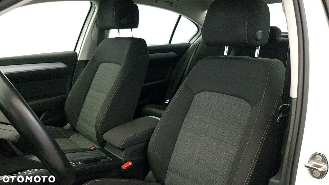 Volkswagen Passat 2.0 TSI Business DSG - 17
