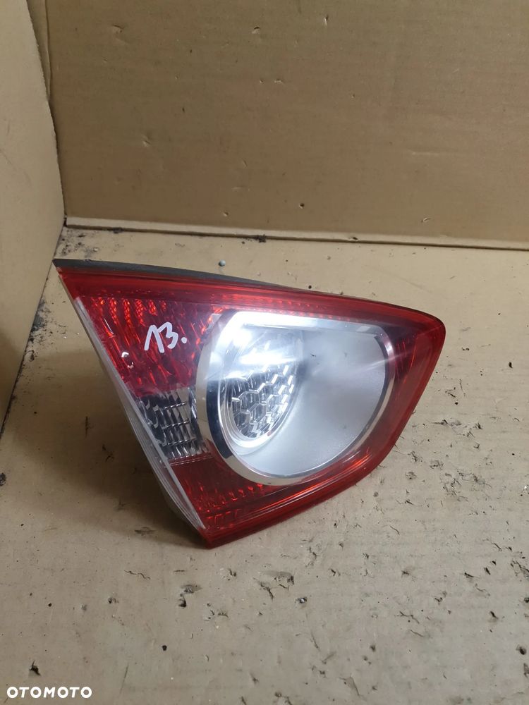 LAMPA LEWA TYŁ TYLNA W KLAPĘ FORD KUGA MK1 08-13R - 2