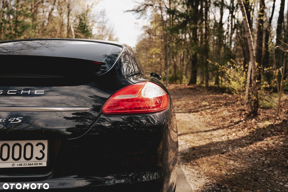 Porsche Panamera 4S - 29
