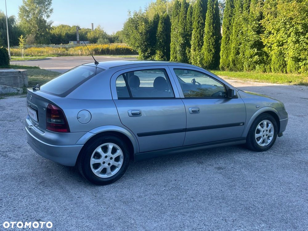 Opel Astra 1.6 NJoy - 36