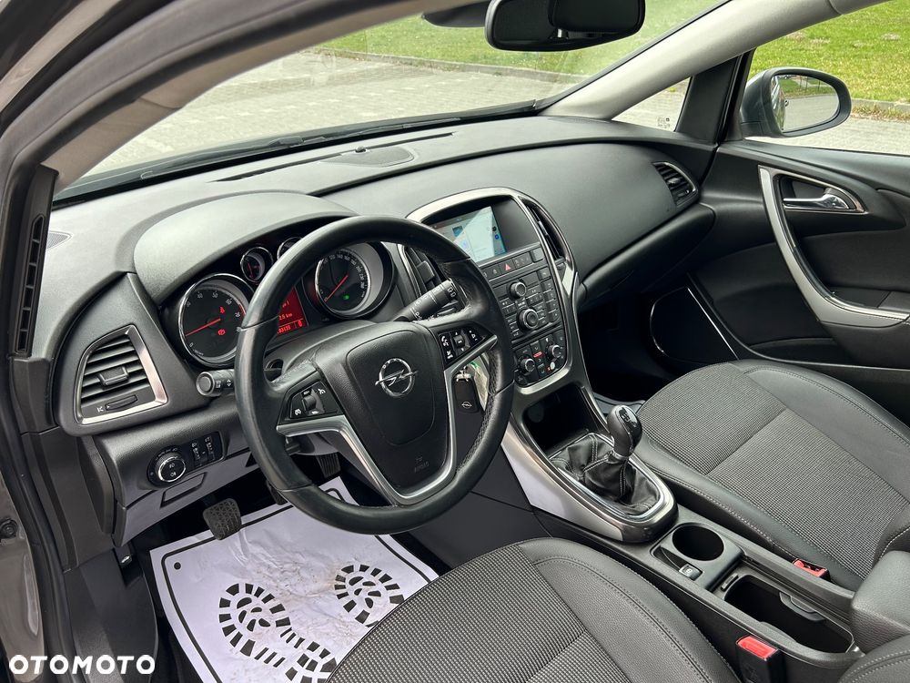 Opel Astra 1.6 Turbo Cosmo - 6