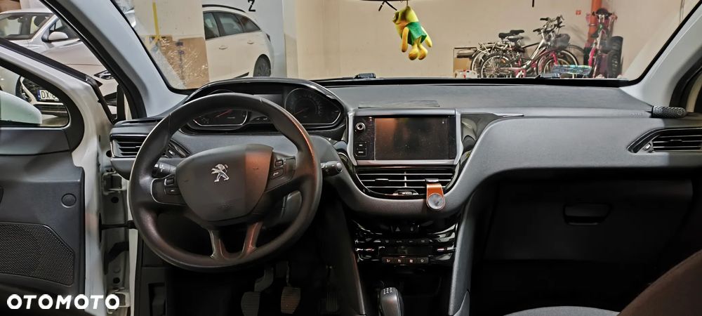Peugeot 208 - 12