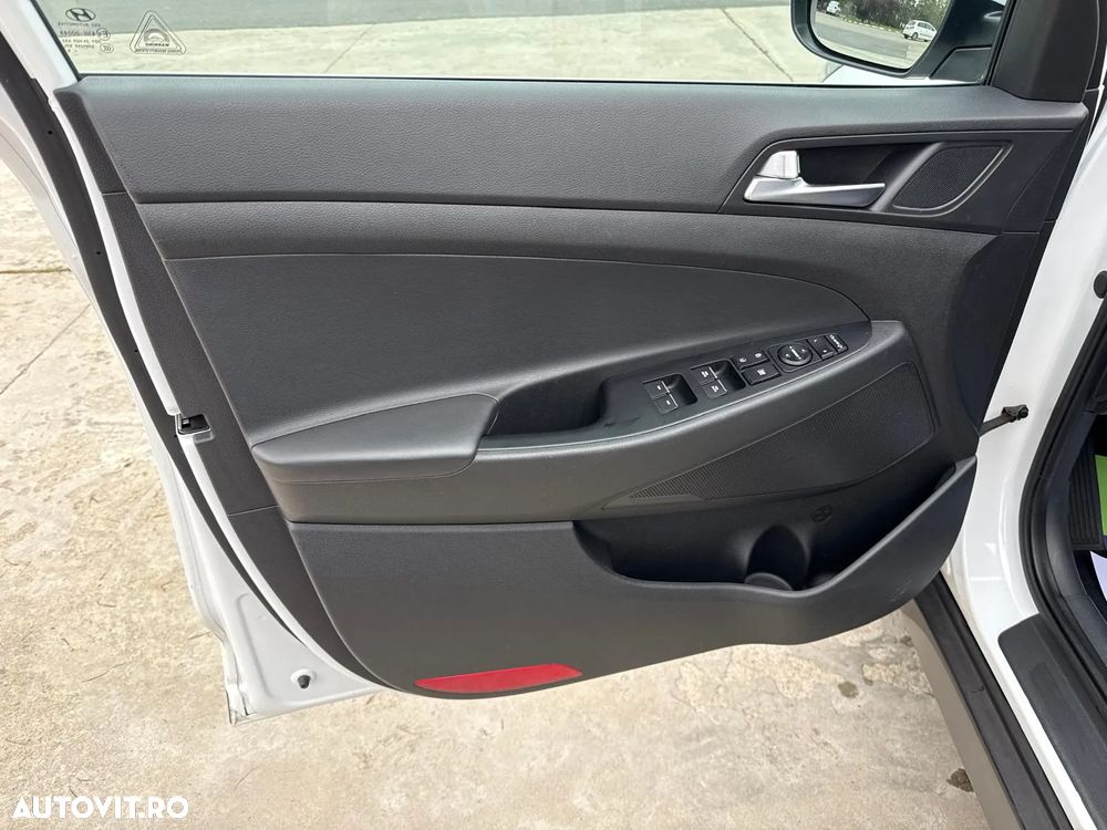 Hyundai Tucson blue 1.6 CRDi 2WD DCT Premium - 38