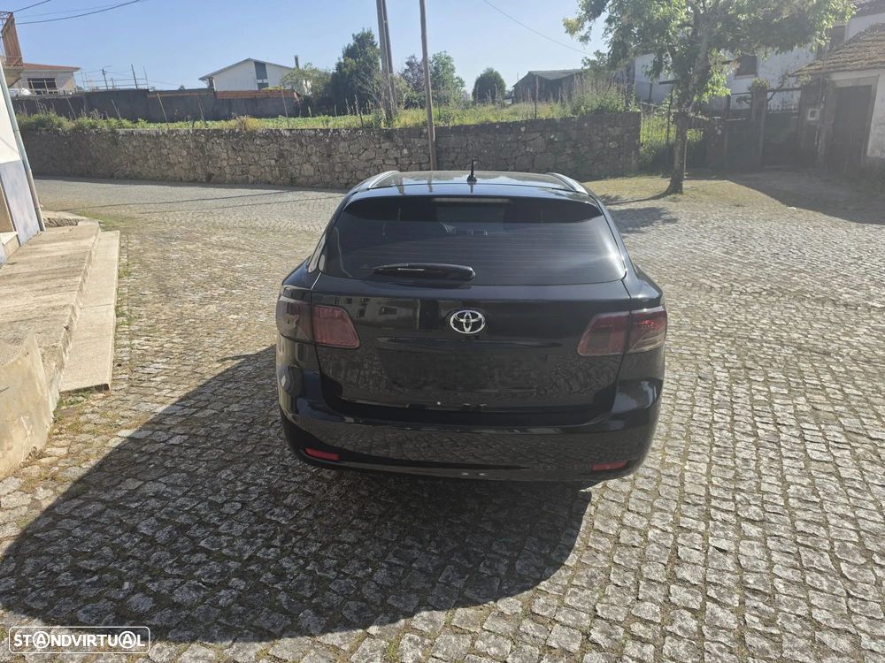 Toyota Avensis SW 2.0 D-4D Luxury - 4