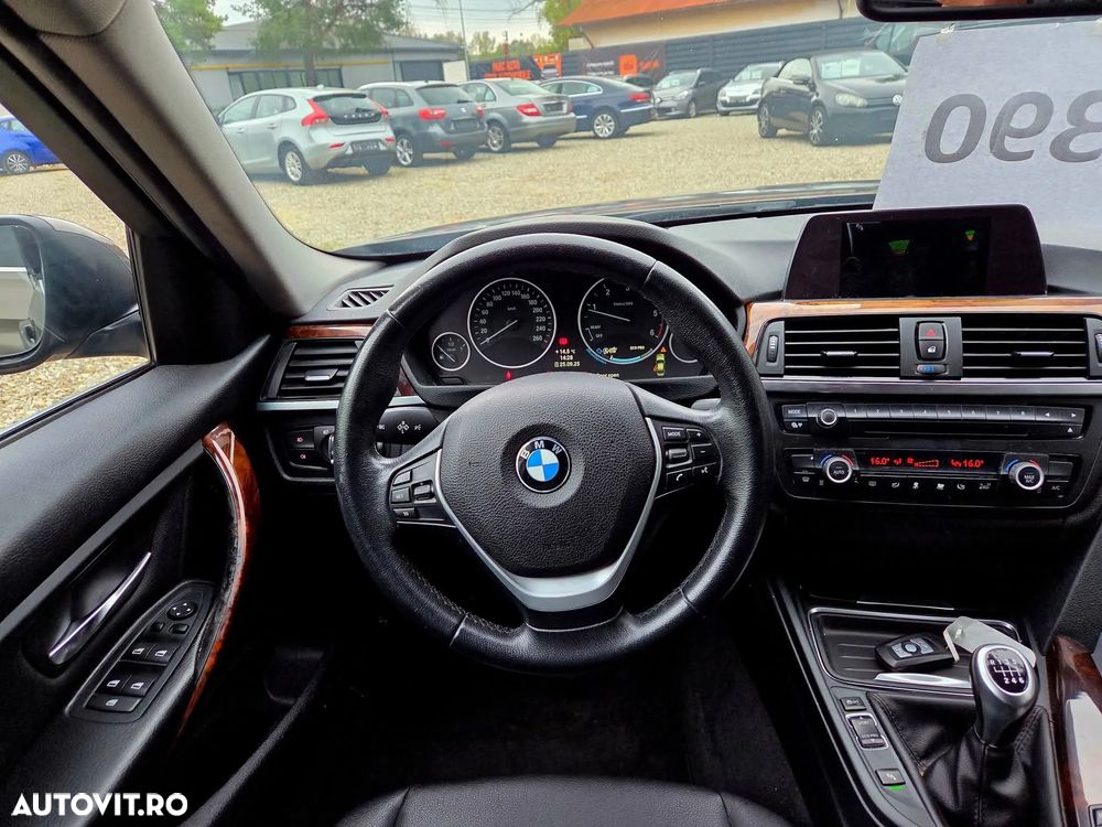 BMW Seria 3 320d Efficient Dynamic Edition - 16