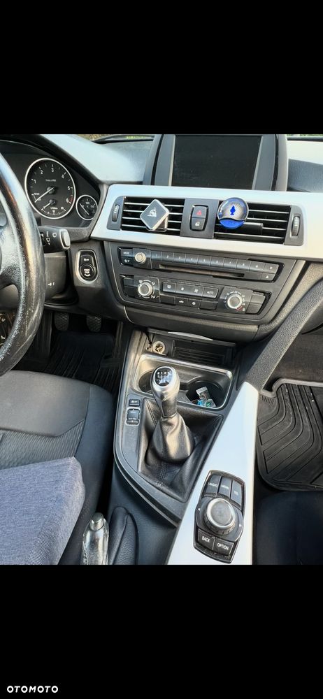 BMW Seria 3 320d - 5