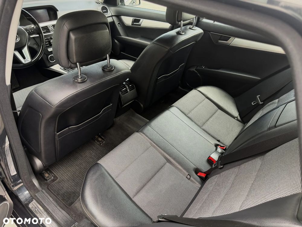Mercedes-Benz Klasa C 220 CDI DPF (BlueEFFICIENCY) 7G-TRONIC Avantgarde - 11