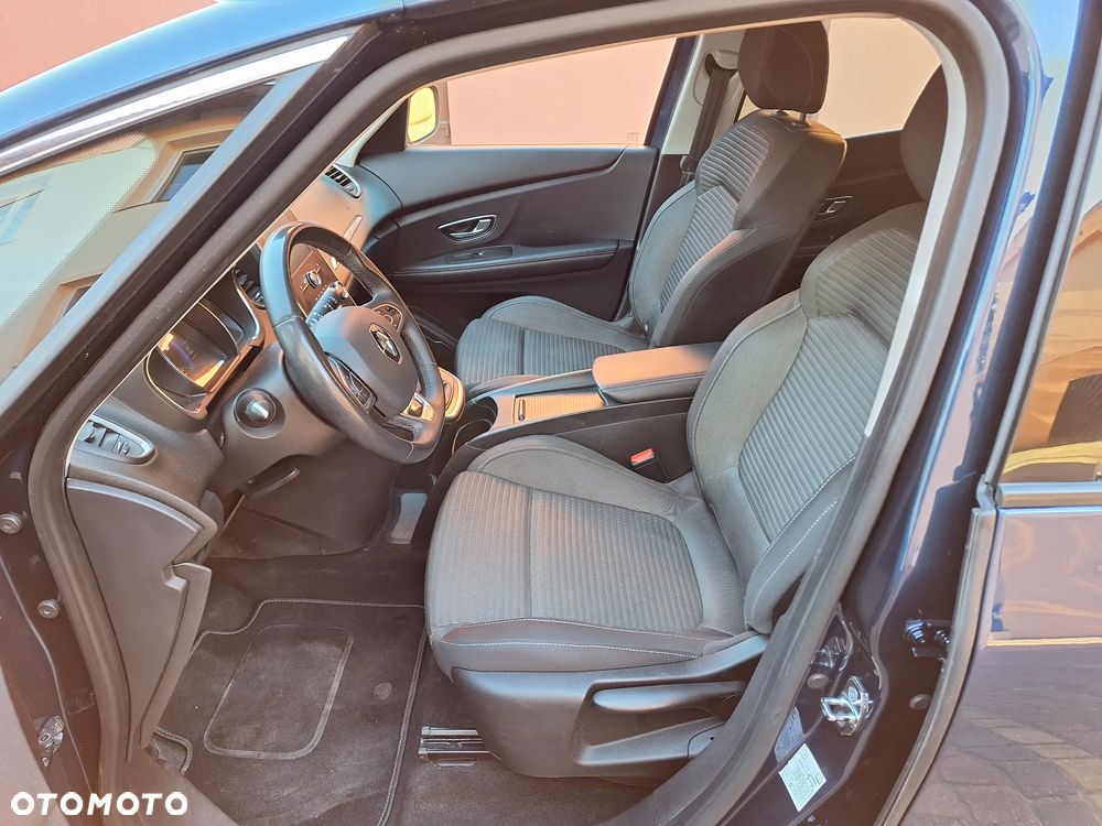 Renault Grand Scenic - 12