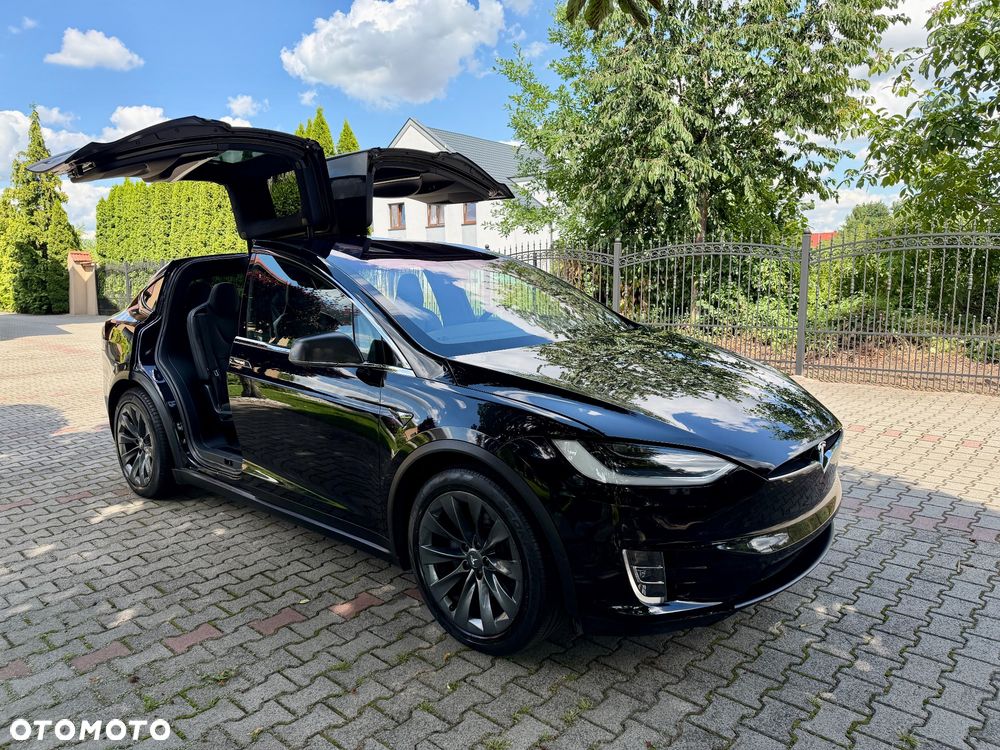 Tesla Model X - 7