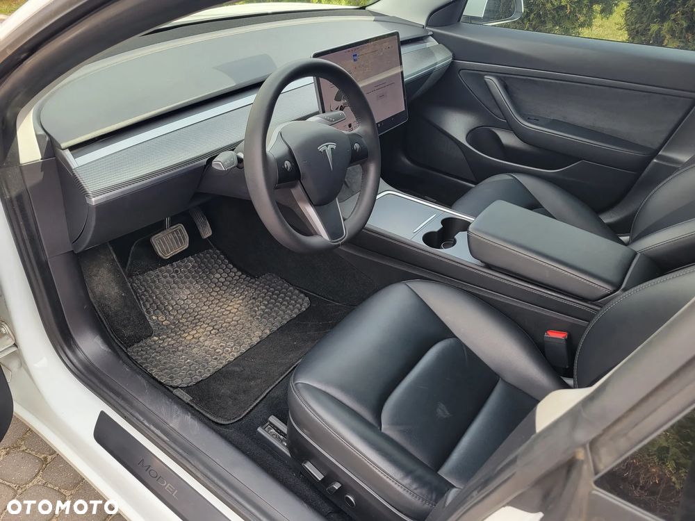 Tesla Model 3 - 5