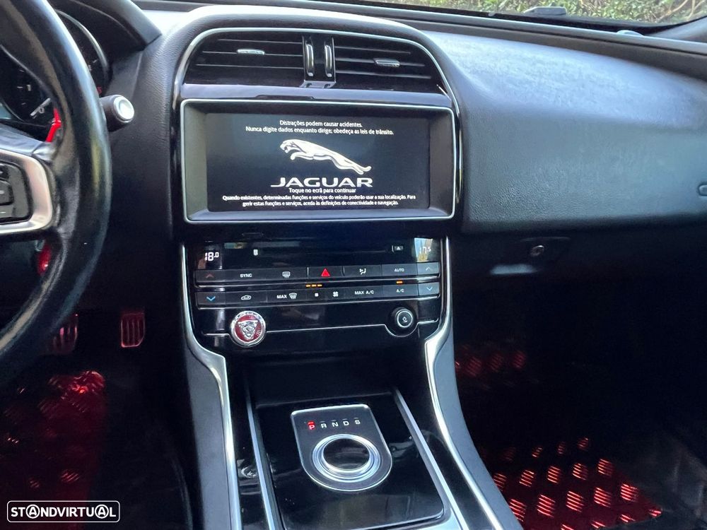 Jaguar XE - 23