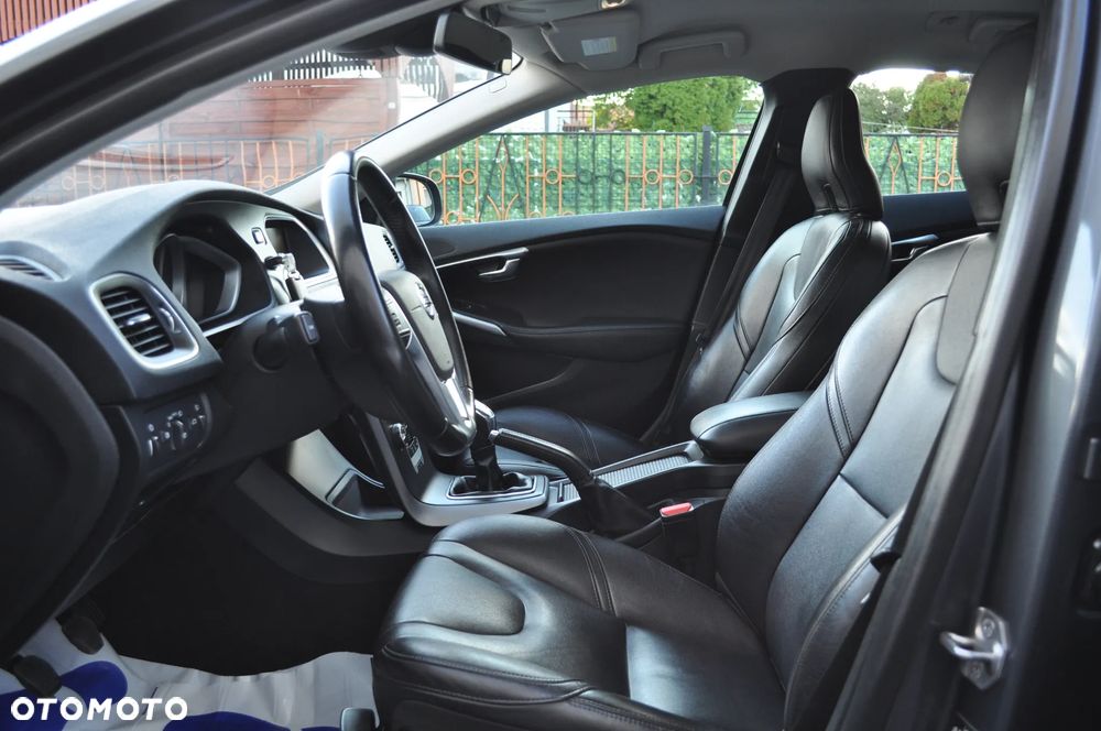 Volvo V40 D2 Momentum - 12