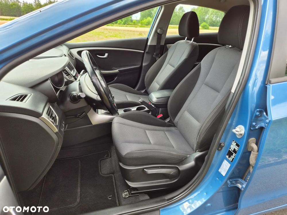 Hyundai i30 blue 1.6 CRDi Classic Navigation - 9