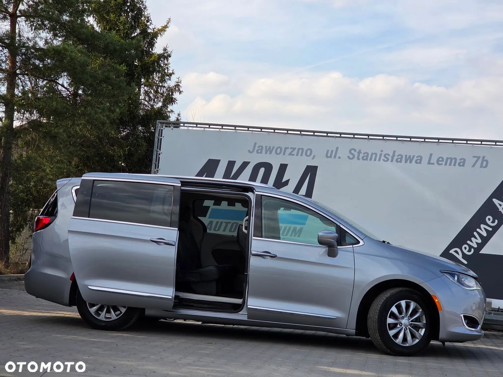 Chrysler Pacifica - 3