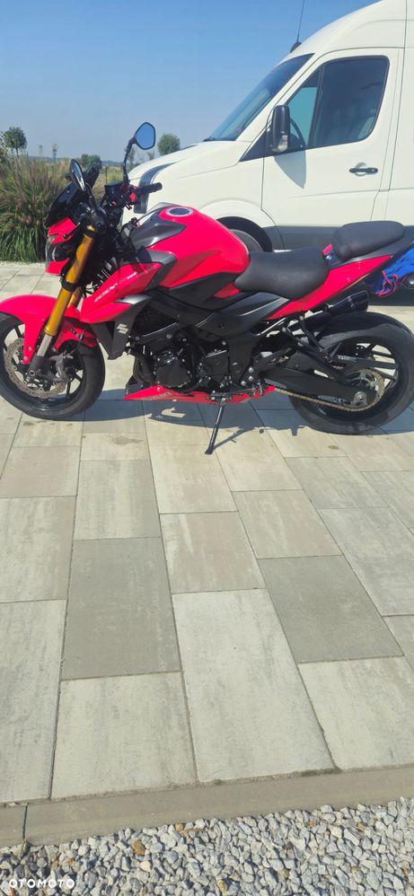 Suzuki GSX - 6