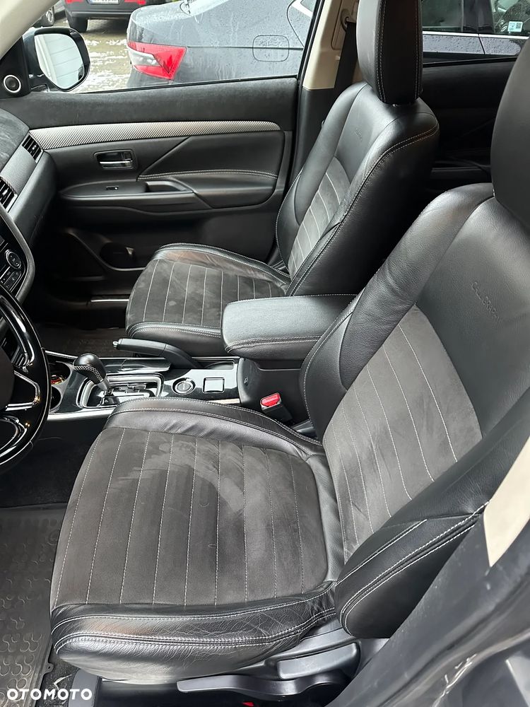 Mitsubishi Outlander - 8