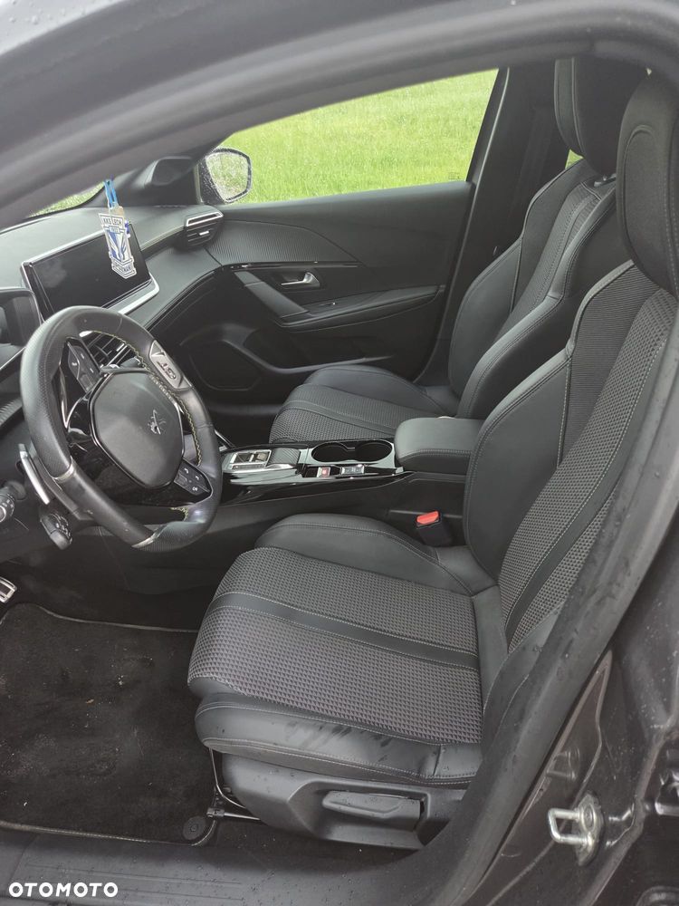 Peugeot 208 PureTech 100 EAT8 GT - 4