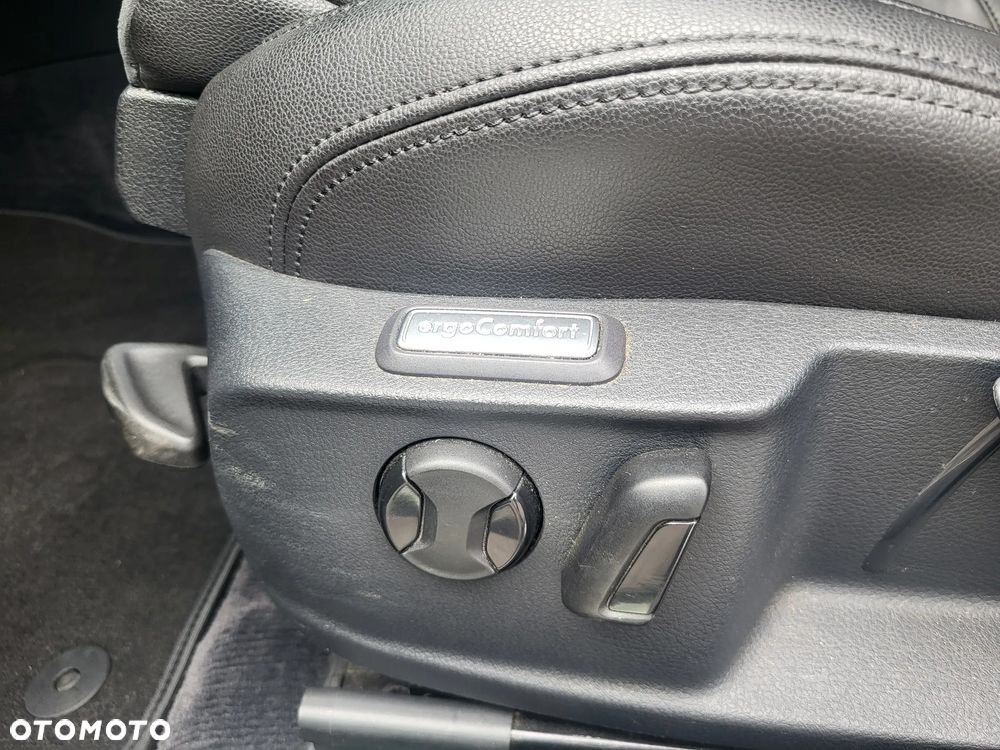 Volkswagen Passat 2.0 TDI SCR 4Mot DSG Highline - 23