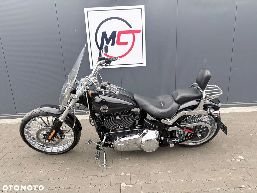 Harley-Davidson Softail Breakout - 11