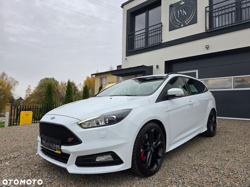 Ford Focus 2.0 EcoBoost ST mit Leder-Exclusiv-Paket - 1