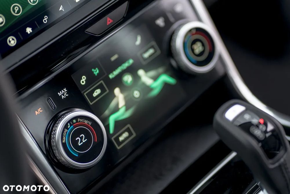 Jaguar XE 2.0 D180 HSE - 3