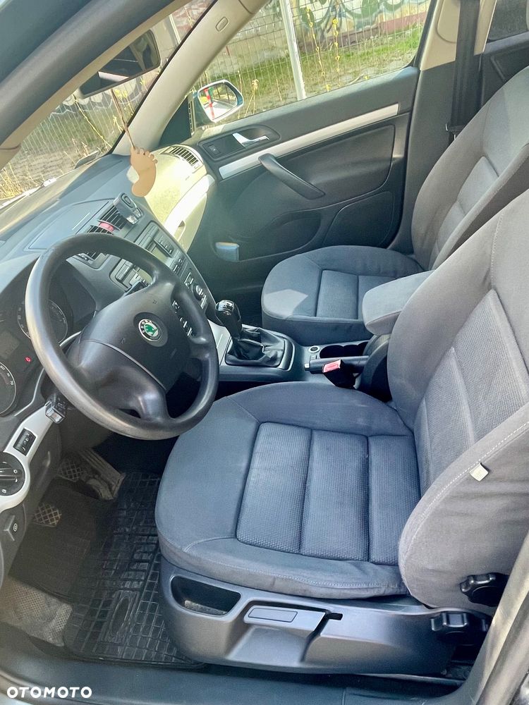 Skoda Octavia 1.6 Ambiente - 10