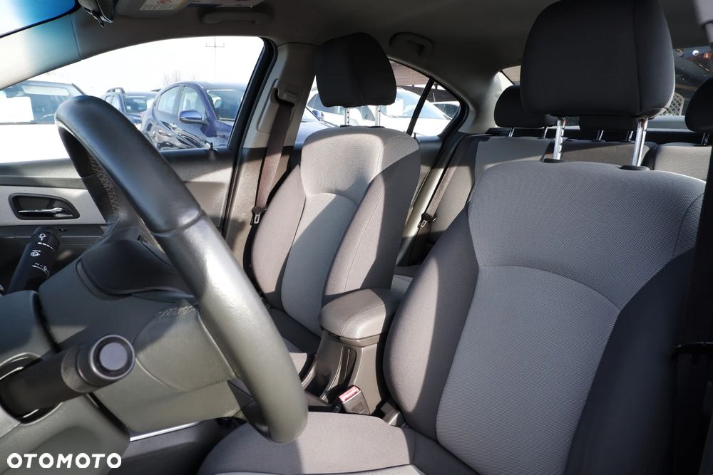 Chevrolet Cruze 1.6 LS - 23