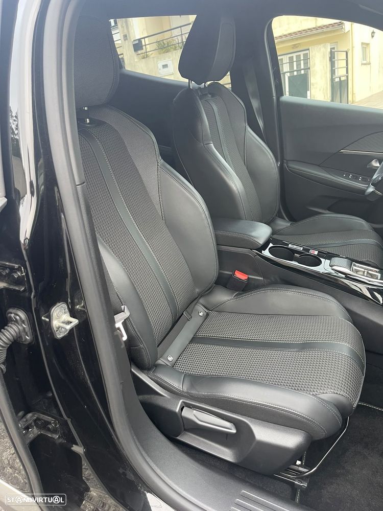 Peugeot 2008 1.2 PureTech GT EAT8 - 8