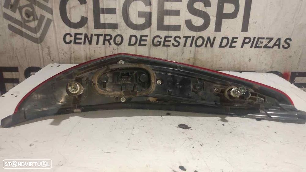 FAROLIM TRASEIRO DIREITO FIAT PUNTO -517214780 - 3