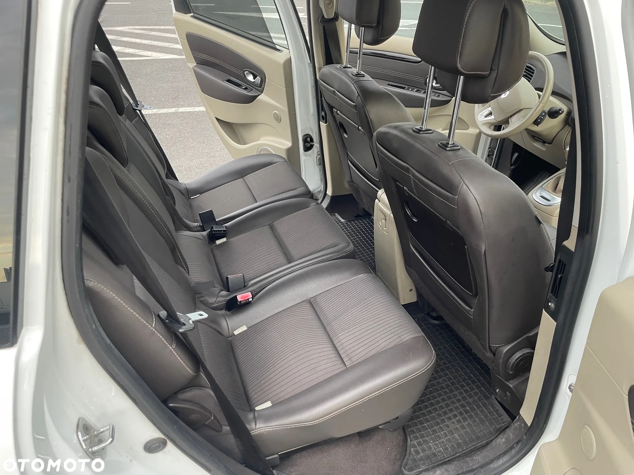 Renault Scenic 1.6 dCi Energy Bose - 14