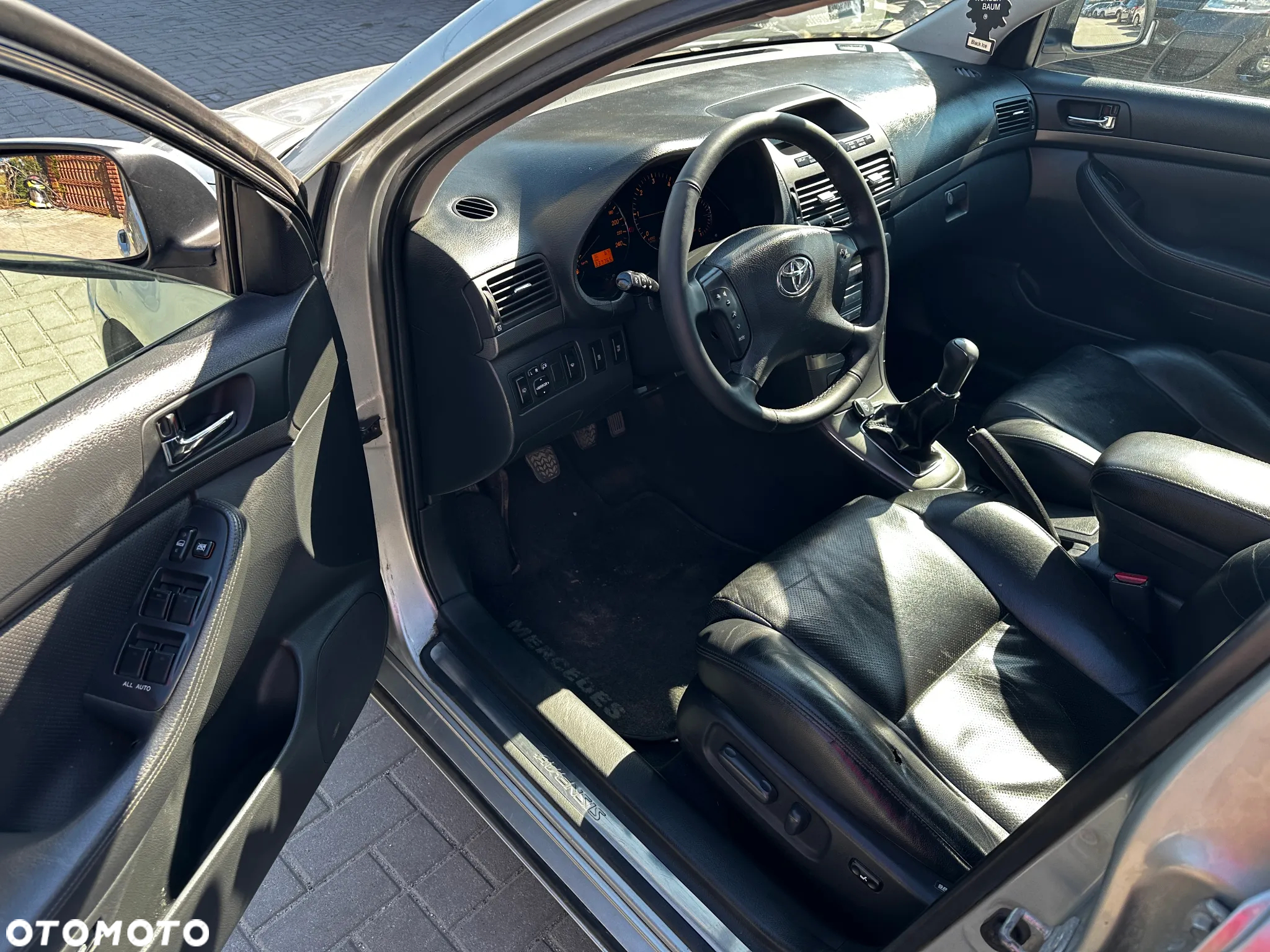 Toyota Avensis - 6