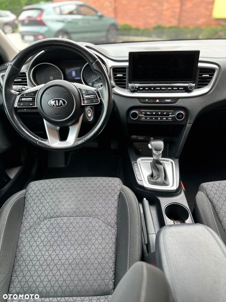 Kia Ceed 1.6 CRDi mHEV L DCT - 31