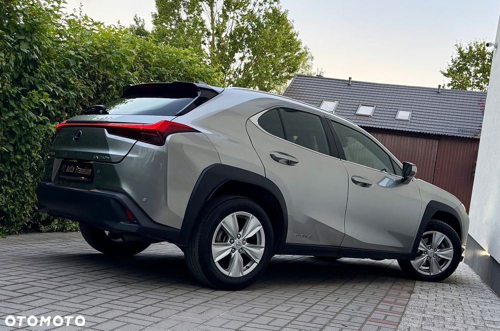 Lexus UX 250h Business Edition - 4