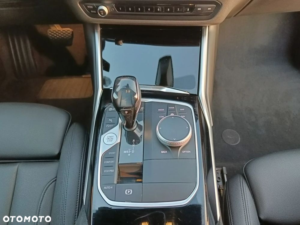 BMW Seria 3 330i xDrive Sport Line - 16