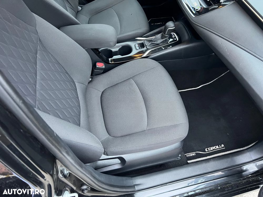 Toyota Corolla Sedan 1.8 HSD Dynamic - 11