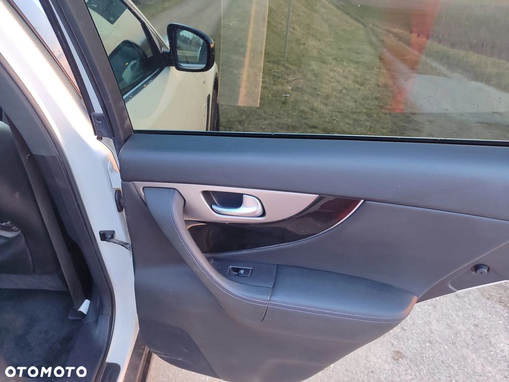 Infiniti Q70 3.0d S - 13