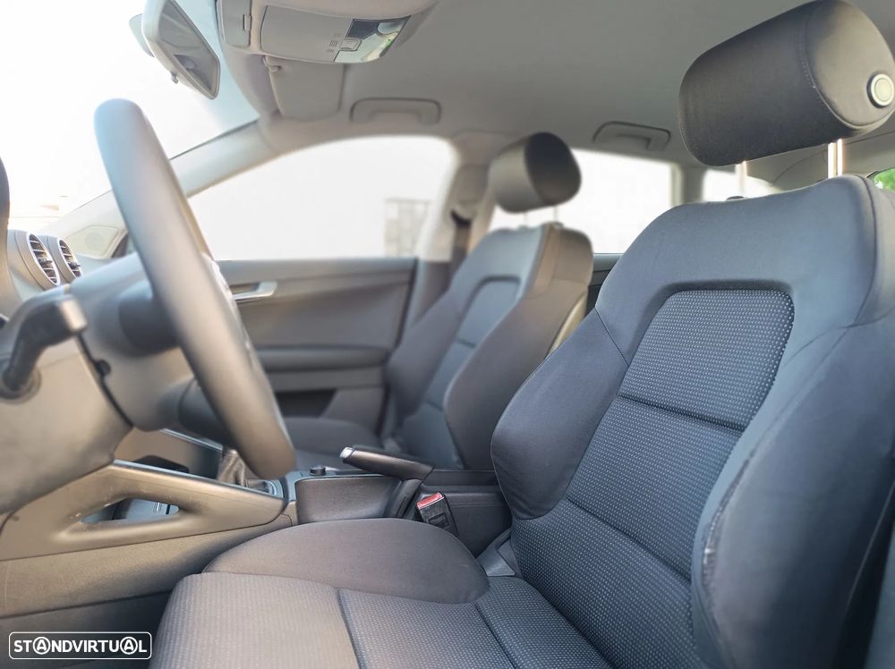 Audi A3 Sportback 1.6 FSi - 6