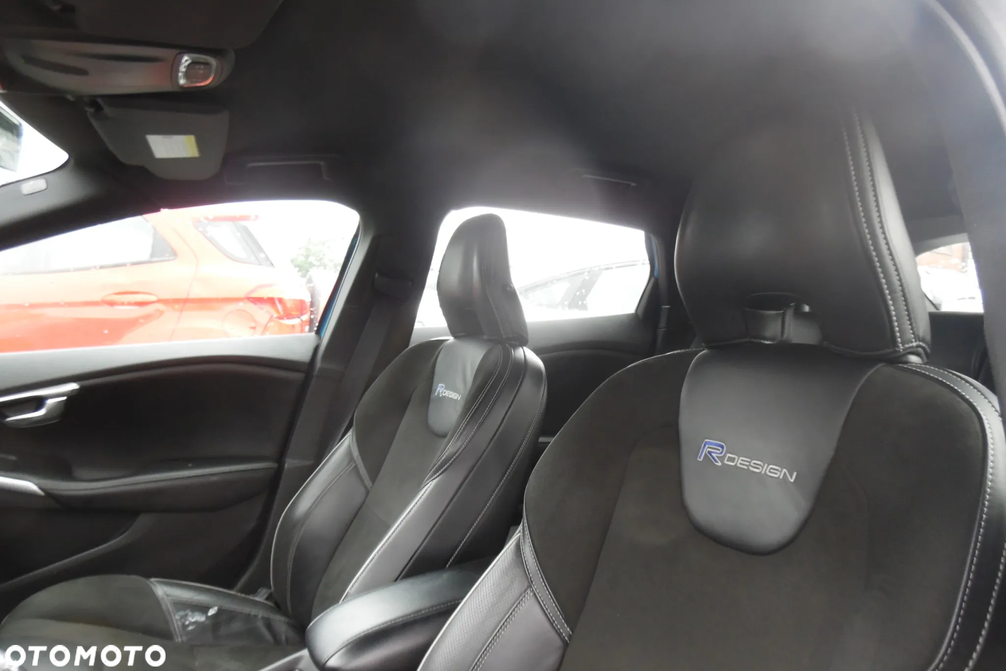 Volvo V40 D2 R-Design - 8