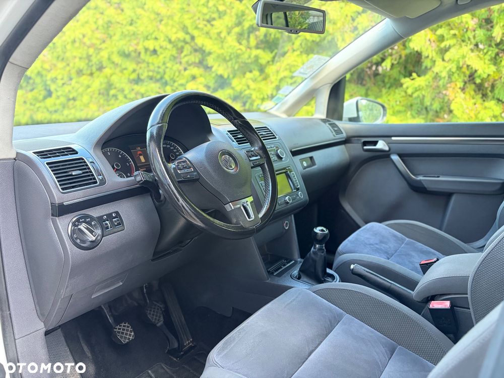 Volkswagen Touran - 14