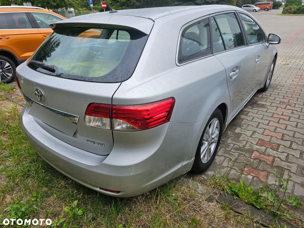 Toyota Avensis 2.0 D-4D Sol - 4