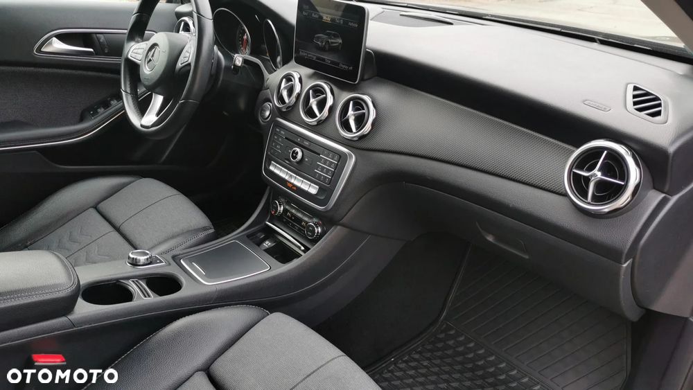 Mercedes-Benz GLA 180 7G-DCT Style - 23