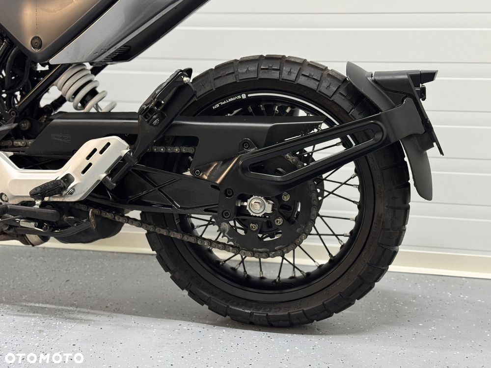 Husqvarna Svartpilen - 16