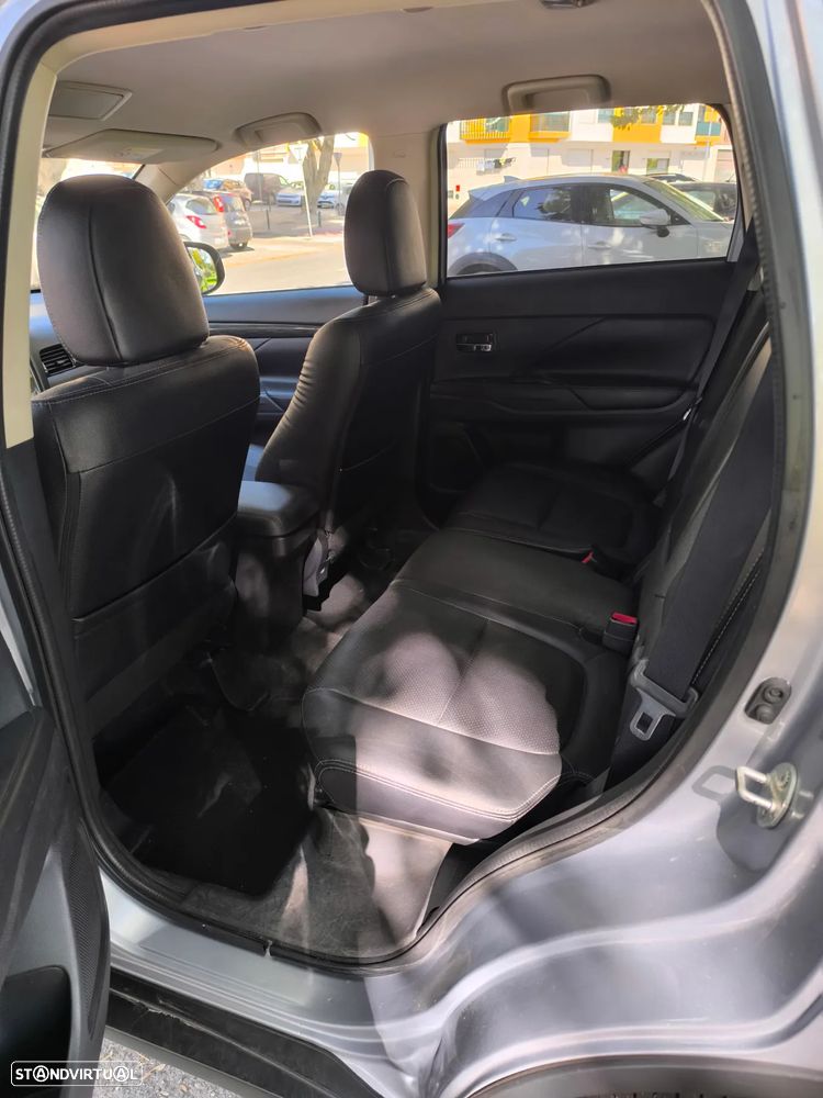 Mitsubishi Outlander 2.2 DI-D Instyle Navi - 13